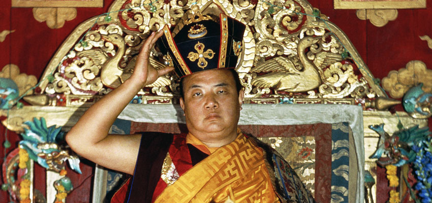 Jo Šventenybė XVI Karmapa atlieka Juodosios Karūnos ceremoniją